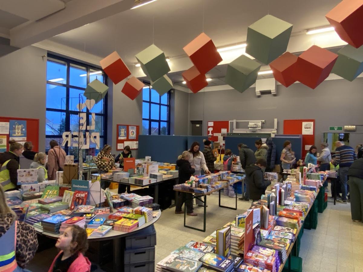 foto boekenverkoop school