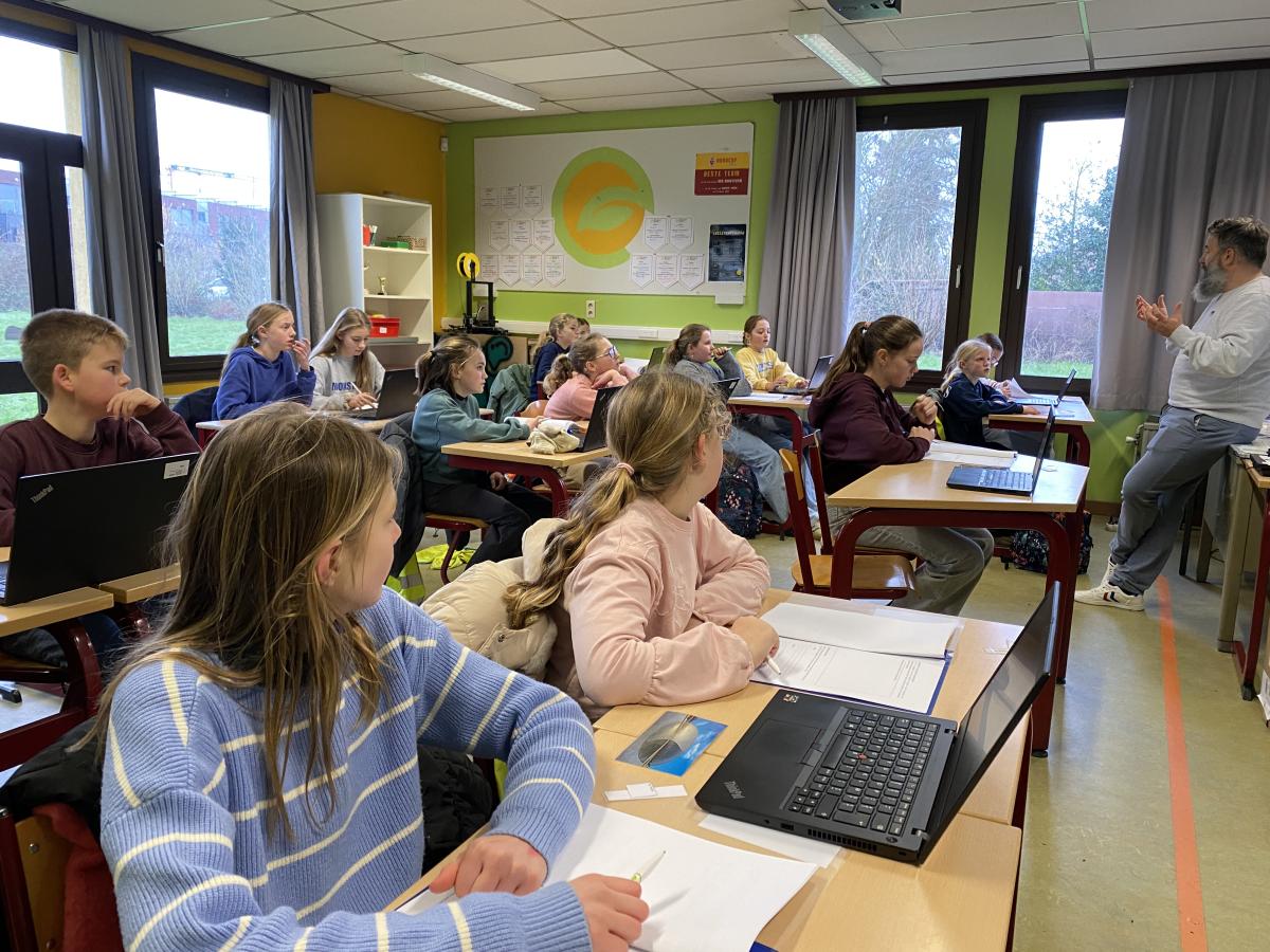 kinderen in een klaslokaal