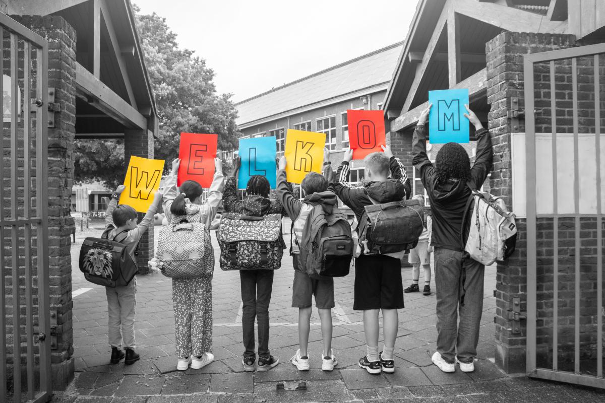 foto van kinderen met letters