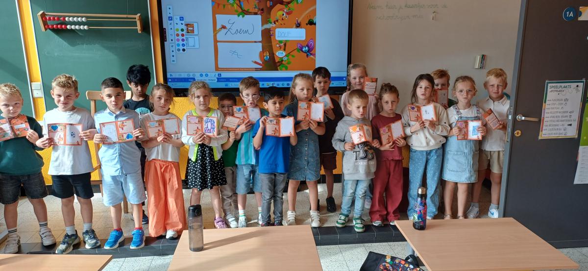 foto van kinderen vooraan in de klas
