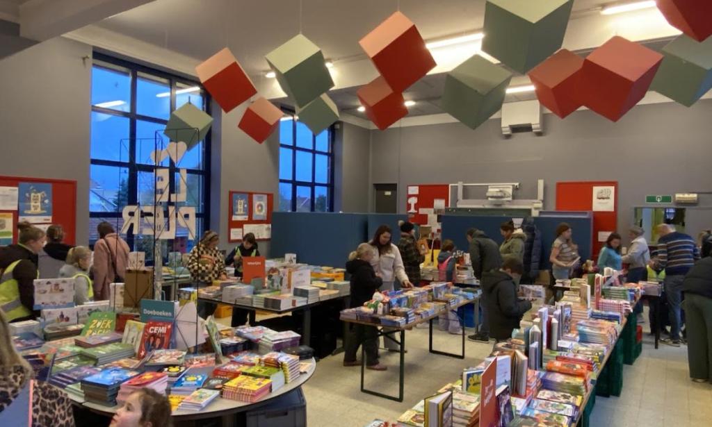 foto boekenverkoop school