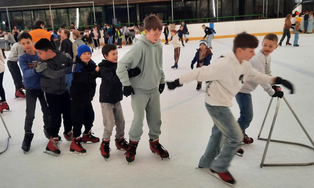 kinderen die schaatsen