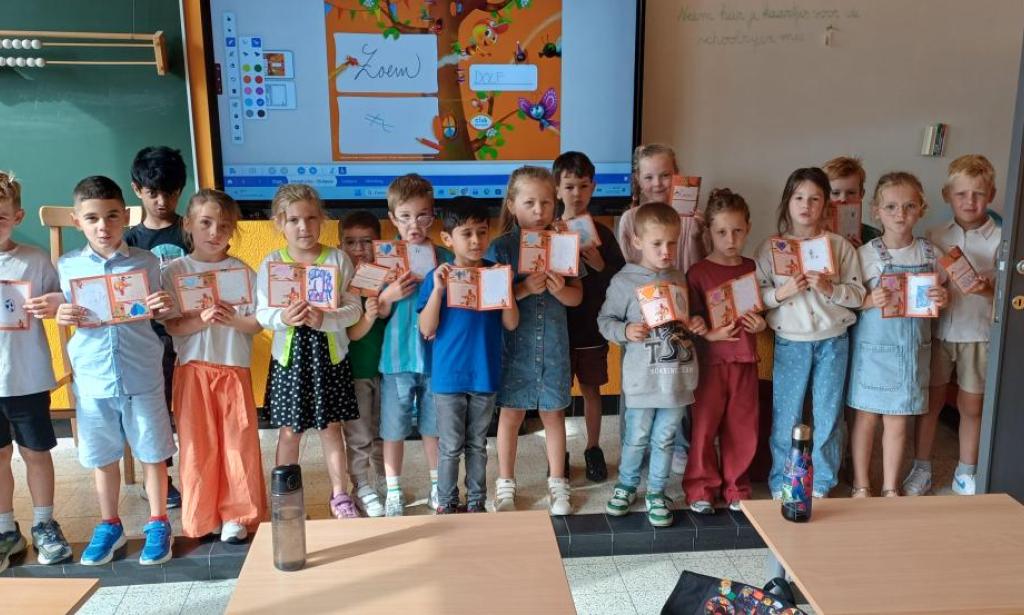foto van kinderen vooraan in de klas