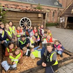klasfoto aan de kerststal