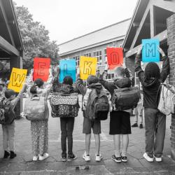 foto van kinderen met letters