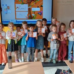 foto van kinderen vooraan in de klas